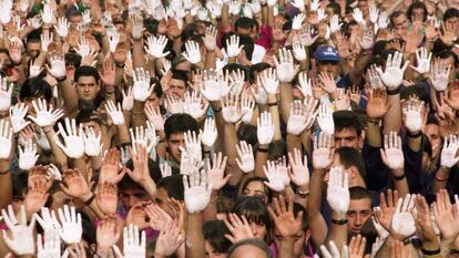 Manifestación en 1997 pidiendo la liberación de Miguel Ángel Blanco, concejal del PP secuestrado y asesinado por ETA.