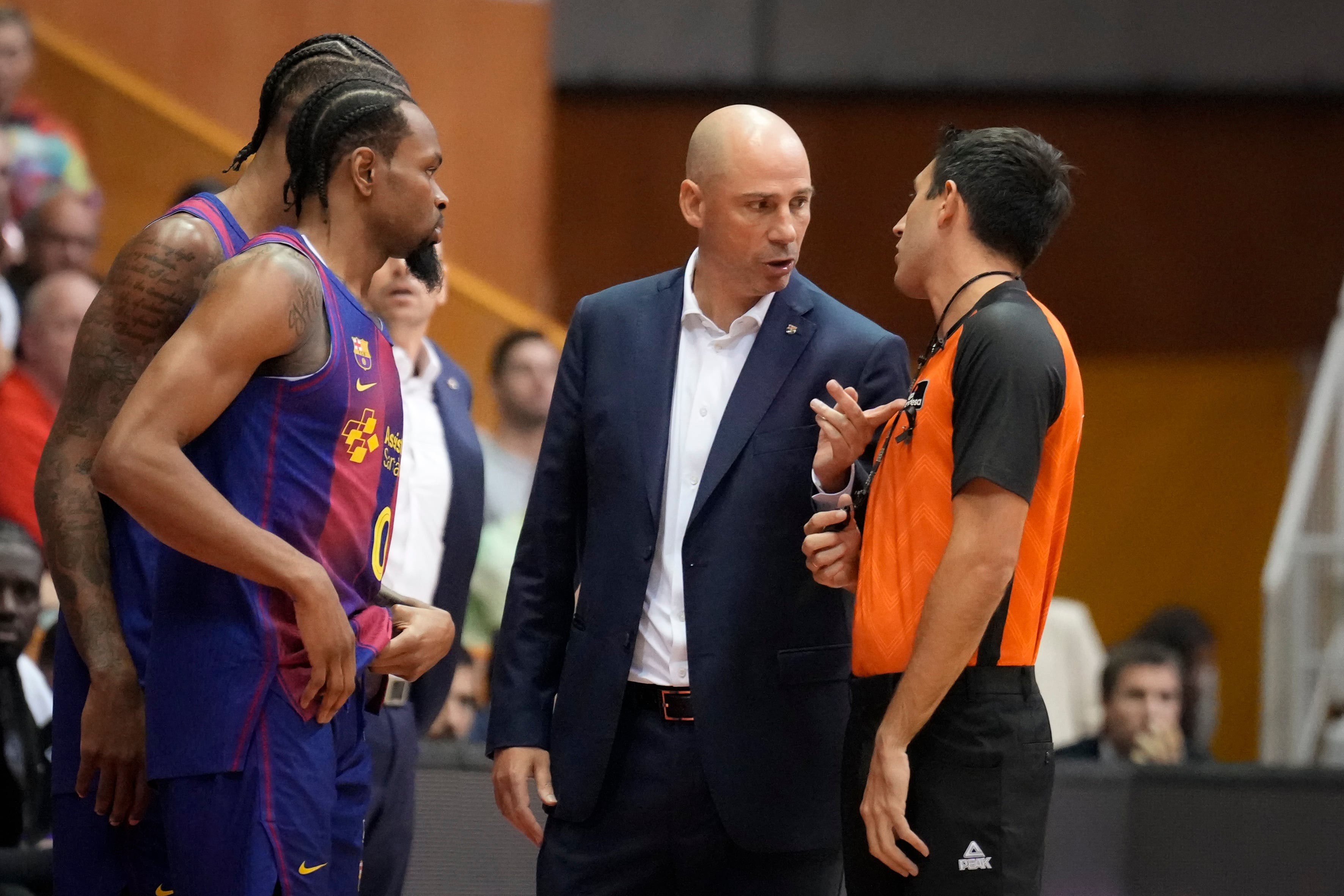 El Barcelona de baloncesto destituye a Joan Peñarroya como entrenador tras la caída libre del equipo
