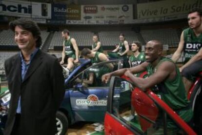 Presentación del Joventut de Badalona en 2006. A la derecha de la imagen, Rudy Fernández.