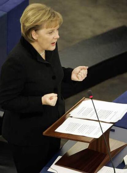 Angela Merkel habla ante el Parlamento Europeo el pasado día 17.