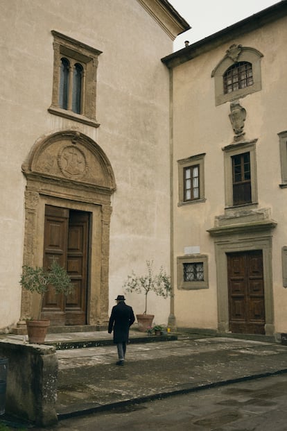 Fachada principal de la iglesia de San Bartolomé en Monte Oliveto, donde Leonardo da Vinci pintó su primera obra maestra, 'La Anunciación'.