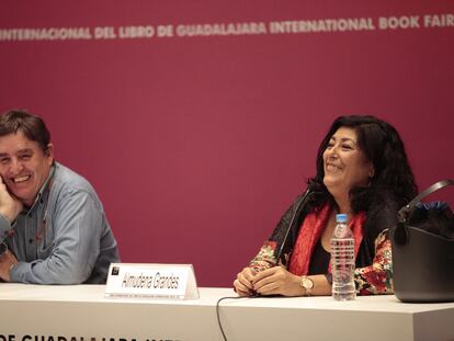 Luis García Montero y Almudena Grandes, en la FIL de Guadalajara en 2017.