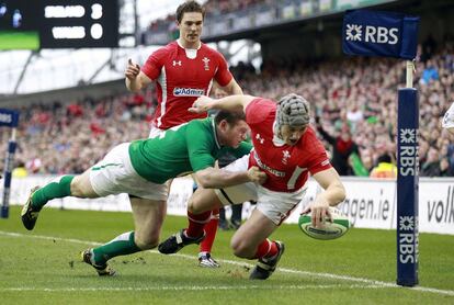 Gales gana a Irlanda en su campo