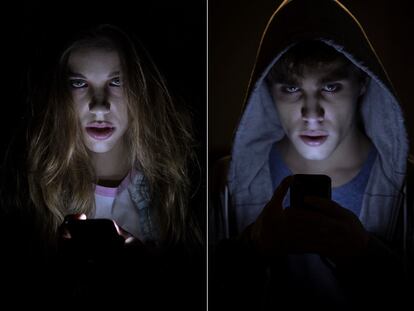 Tu hijo no duerme, hace ‘vamping’ y es un ‘phonbie’