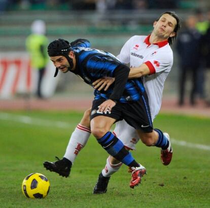 El interista Chivu durante el partido del Inter contra el Bari de la Serie A.