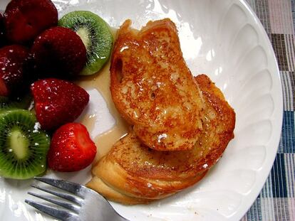 Tostada francesa con frutas