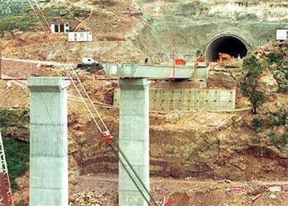 Aspecto de las obras de la línea del AVE en La Riba (Tarragona).