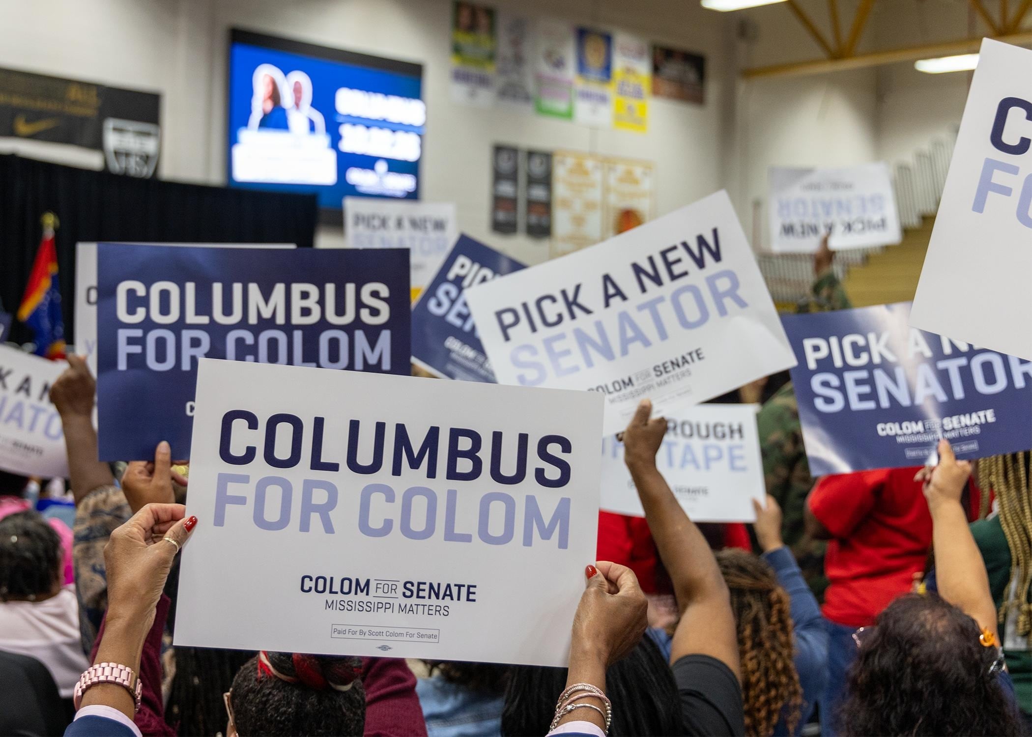 Asistentes al mitin de Scott Colom en Columbus (Mississippi), este jueves.