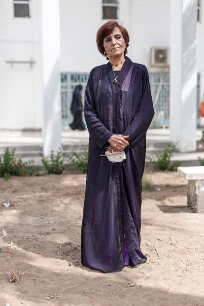 La historiadora Asmahan al Alas, en la Facultad de Letras de la Universidad de Adén, donde da clase. 