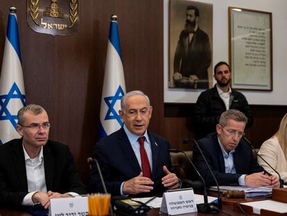 El primer ministro israelí, Benjamín Netanyahu, preside la reunión semanal del Gobierno, el pasado día 10 en Jerusalén.