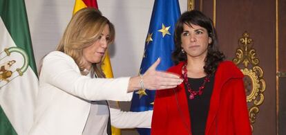 Susana Díaz y Teresa Rodríguez en su primera reunión, el 26 de marzo.