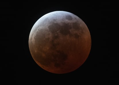 La Luna vista desde Vancouver (Canadá).