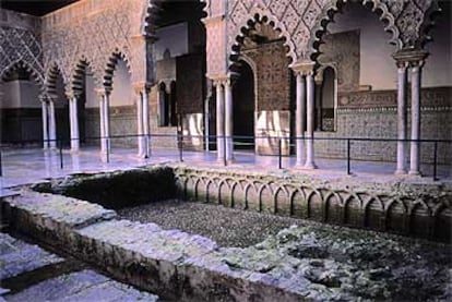 Excavación en el patio de las Doncellas, en el palacio de Pedro I de Castilla, para recuperar el jardín mudéjar original enterrado a finales del XVI bajo un enlosado de mármol.