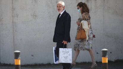  El expresidente de la Asociación de Usuarios de Servicios Bancarios -Ausbanc-, Luis Pineda, llegando a la sede de la Audiencia Nacional en San Fernando de Henares (Madrid)