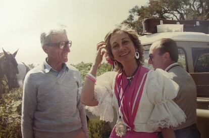 La Reina Sofía de visita en Doñana, en la foto con el Guarda Antonio Chico