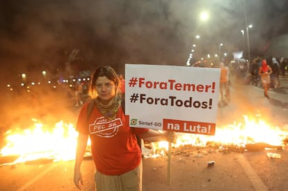 Manifestante durante ato contra a PEC do Teto em Brasília.