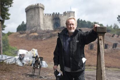 Ridley Scott, en el rodaje de su <i>Robin Hood,</i> que inaugura hoy el certamen de Cannes.