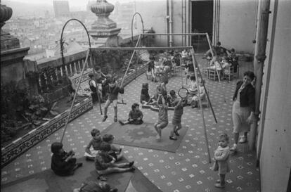 Guardería infantil en Vía Layetana, Barcelona, 1936-1939, de Agustí Centelles.