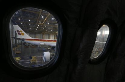 Detalle de uno de los aviones que han sido revisados en el hangar nº6 de Iberia.