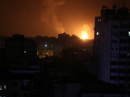 El ataque aéreo israelí sobre Gaza, este viernes.