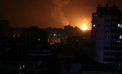 El ataque aéreo israelí sobre Gaza, este viernes.