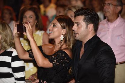 Bustamante y Paula Echevarría en Mieres, en 2016.