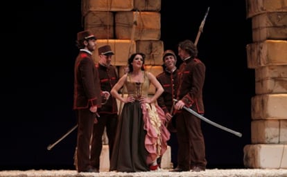 Ensayo de <i>Carmen</i>, de Bizet, por Teatro Clásico de Sevilla, en el teatro Lope de Vega de la ciudad. La ópera está basada en el libro de Mérimée.