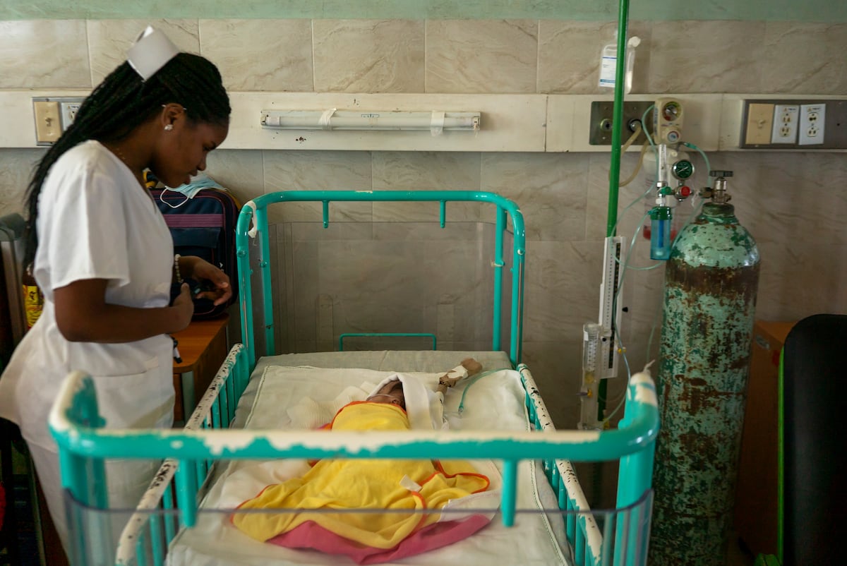 A Cuban mother's odyssey against leukemia: Is there blood for my son in this hospital?'