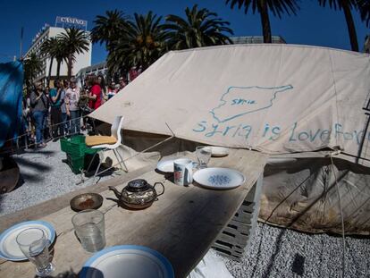 Visita guiada a la r&eacute;plica de un campo de refugiados instalada en el centro de A Coru&ntilde;a. 