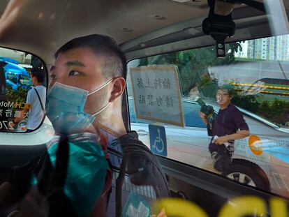 Leon Tong Ying-kit na chegada ao tribunal para uma audiência preliminar em julho de 2020.