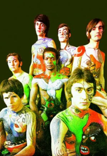 Los Pop Tops en 1969. Trim, en el centro con una paloma pintada sobre el pecho