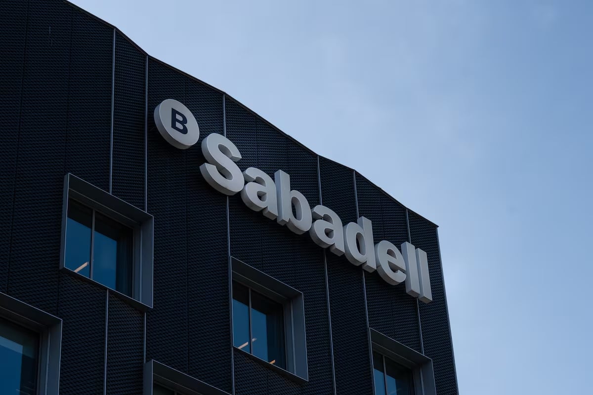 Fitch Upgrades Sabadell’s Credit Rating One Step Amid BBVA Takeover Bid |  Companies