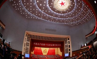 Vista general de la ceremonia inaugural del XIX Congreso Nacional del Partido Comunista de China en el Gran Palacio del Pueblo en Pek&iacute;n, el pasado 18 de octubre.