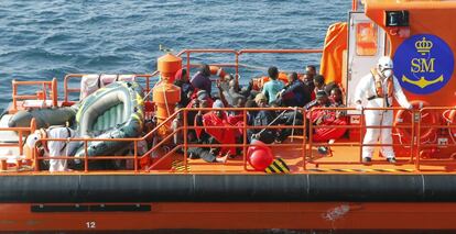 Rescate de 60 inmigrantes en aguas del Estrecho de Gibraltar.