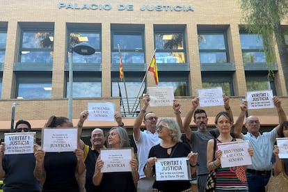Víctimas de la dana reciben con un 'bienvenida a casa' la vuelta a Catarroja de la jueza