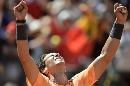 Nadal celebra su victoria frente a Djokovic.