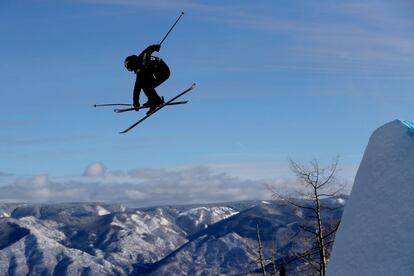 Alex Bellemareel 13 de enero de 2018 durante una competición en Snowmass, Colorado. 