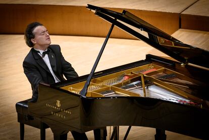 El gran pianista ruso Yevgueni Kissin durante su recital del domingo en el Auditorio Nacional.