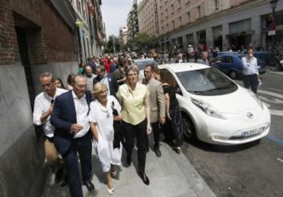 Manuela Carmena es increpada en la calle de Toledo.