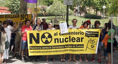 Concentración en Madrid contra el almacén nuclear de Villar de Cañas.