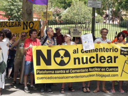 Concentración en Madrid contra el almacén nuclear de Villar de Cañas.