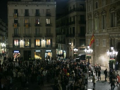 Manifestación de Societat Civil Catalana en la plaza Sant Jaume.