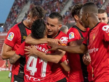 Los jugadores del Mallorca celebran el primer gol ante el Albacete.