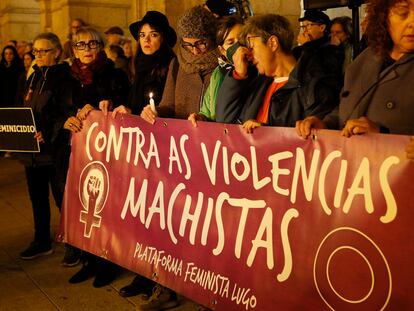 Un grupo de personas concentradas a comienzos de diciembre en Lugo en repulsa por el asesinato de Cristina Cabo Buján, de 42 años, asesinada en su domicilio a causa de múltiples cuchilladas.