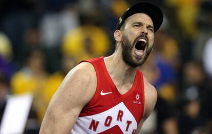 Marc Gasol celebra el título con los Raptors.