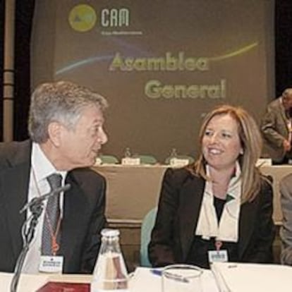 Los principales responsables de Caja de Ahorros del Mediterráneo (CAM), en la asamblea general.
