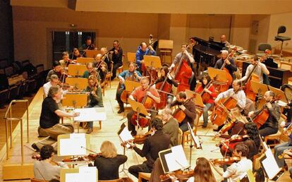 Ensayo de la Orquesta y Coro de la Comunidad de Madrid (ORCAM), que participaron en julio en las oposiciones a catedrático, acompañando a los aspirantes a director de orquesta.