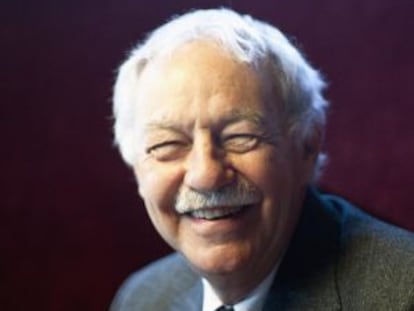 Eduardo Mendoza.