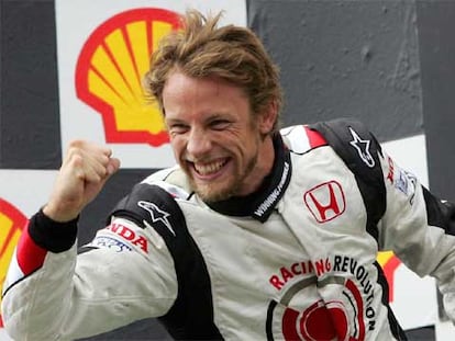 Button celebra su primera victoria en toda su carrera en la fórmula 1.
