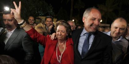 Rita Barberá y Francisco Camps celebran los resultados electorales del PP en las autonómicas de 2011.